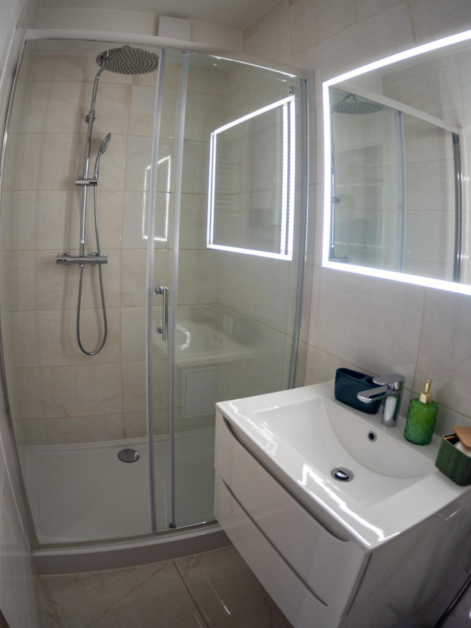 Apartament Classic Comfort Aleja Nmp 8 - Free Parking Częstochowa Buitenkant foto